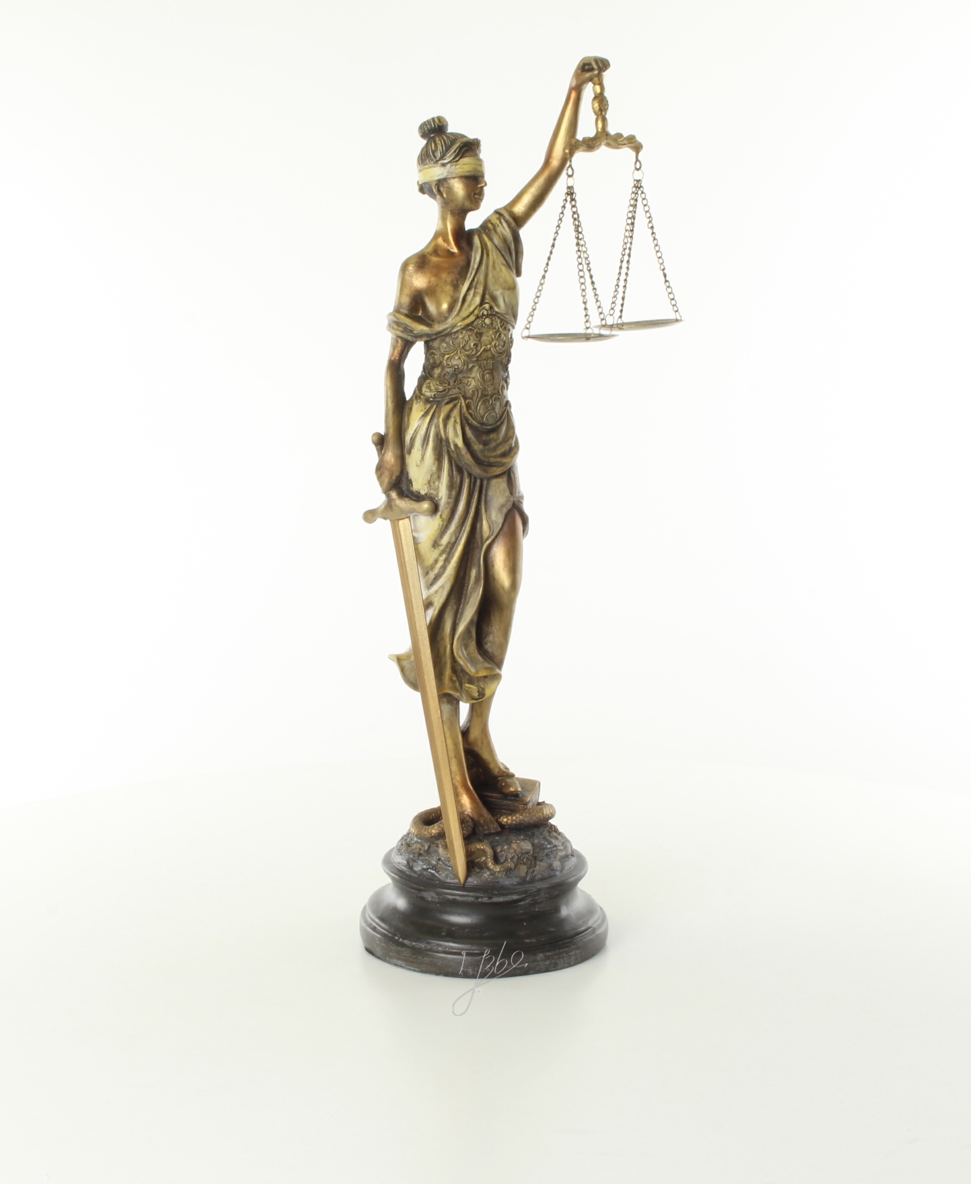 Vrouwe justitia beeld gele jurk polyresin